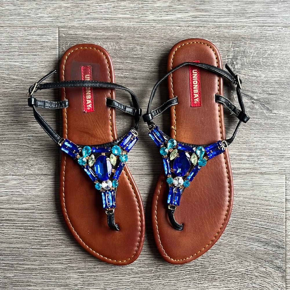 UNIONBAY Black and Brown Sandals with Blue Accents
